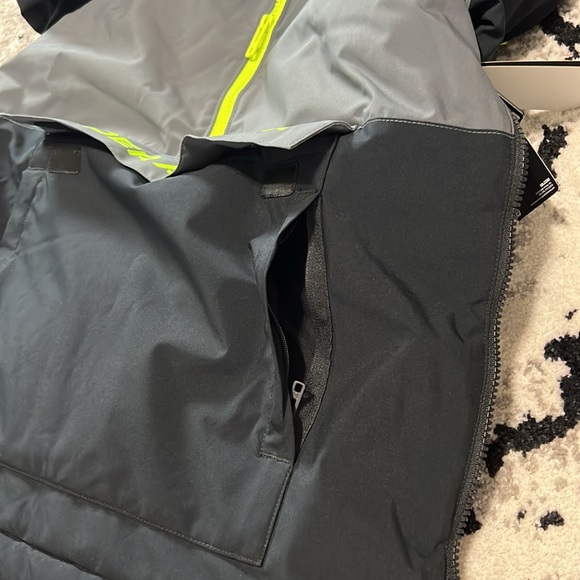 Under Armour Mahlon Waterproof Hooded Pullover jacket Black Grey Boys M L Ski - Picture 13 of 14